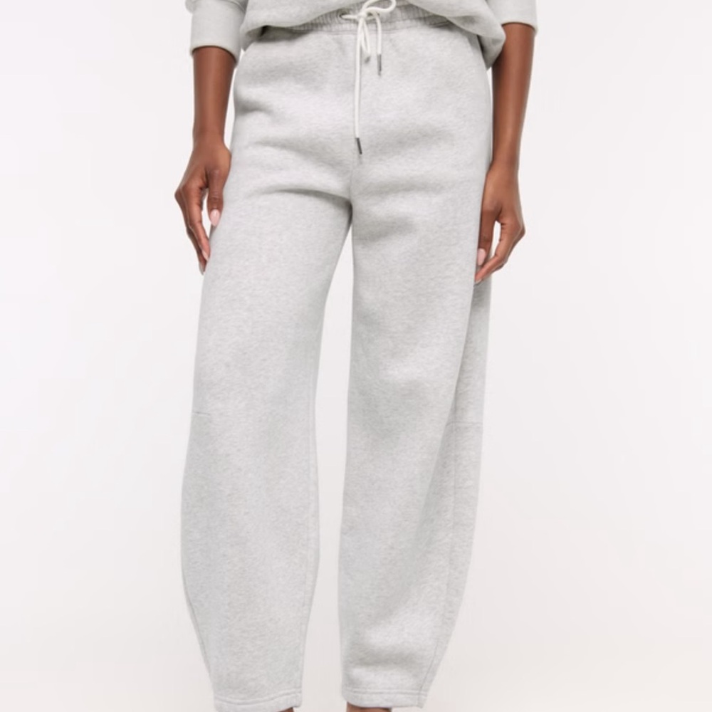 NWT Abercrombie Gray High Rise Barrel Sunday Sweatpants